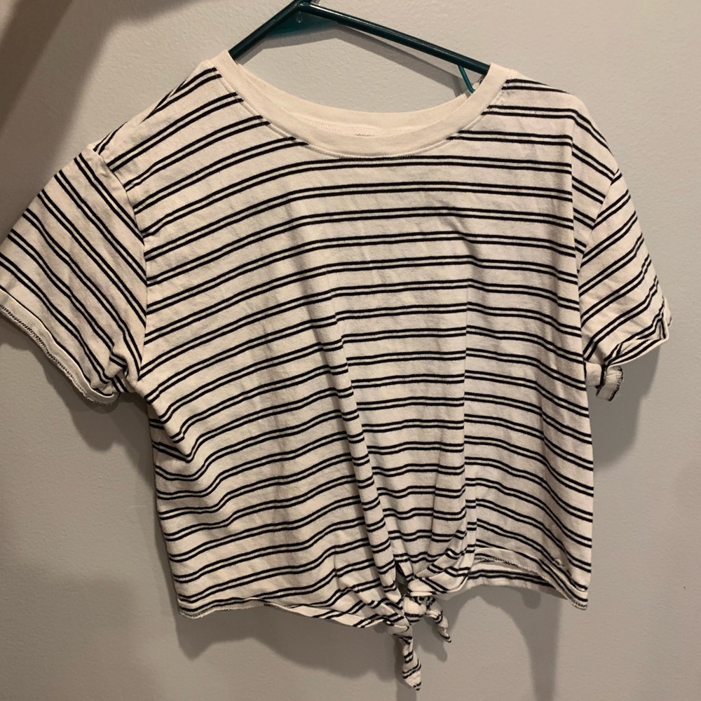 Hollister Co. cropped shirt